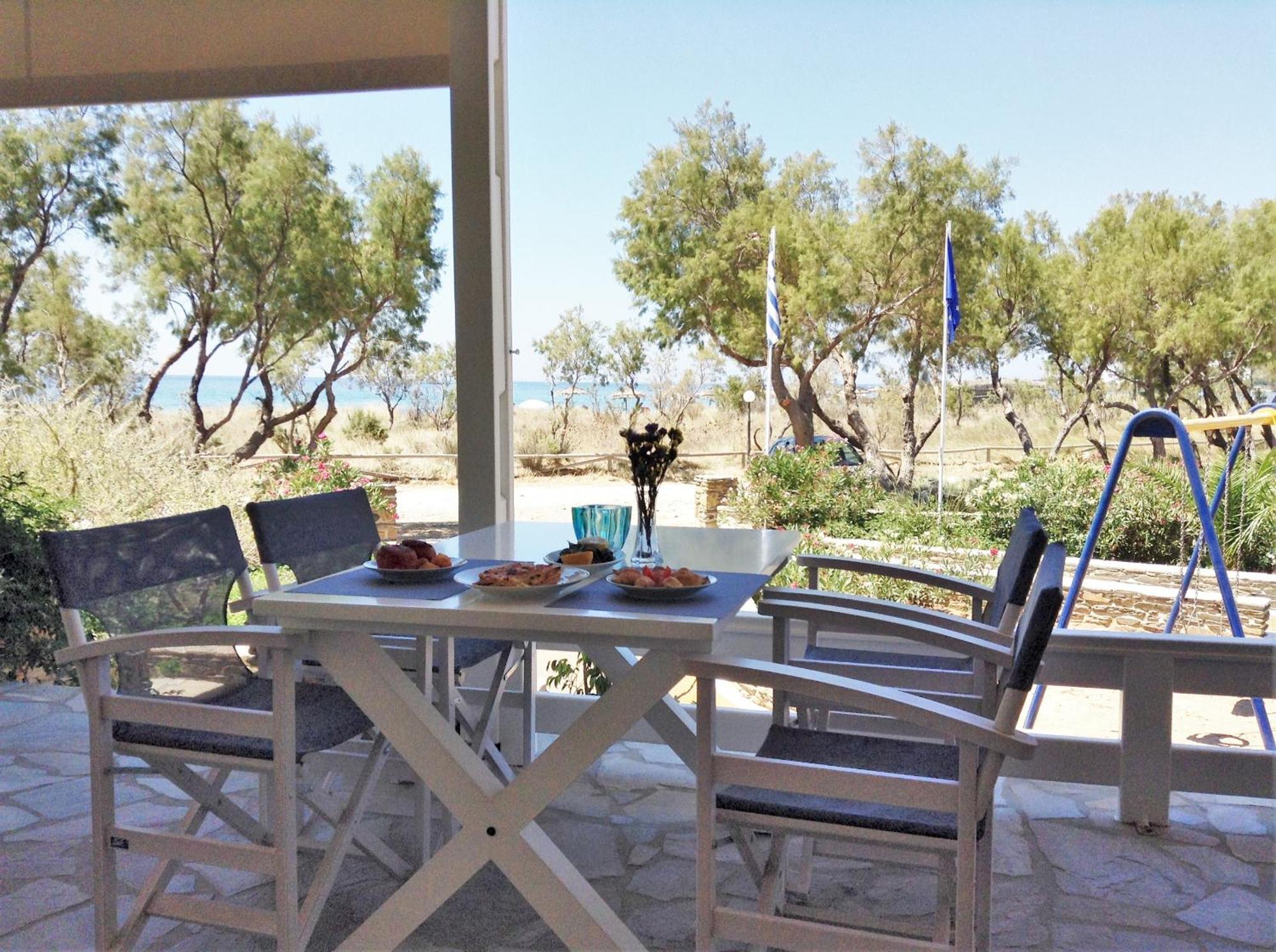 Nostos Beachfront Apartments & Studios Агиос Йоанис Екстериор снимка