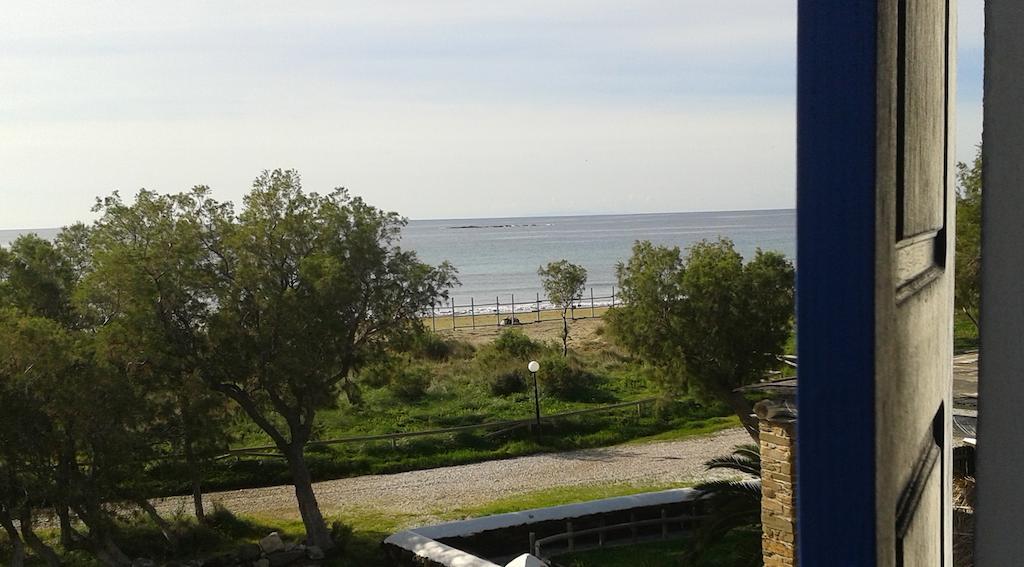 Nostos Beachfront Apartments & Studios Агиос Йоанис Екстериор снимка