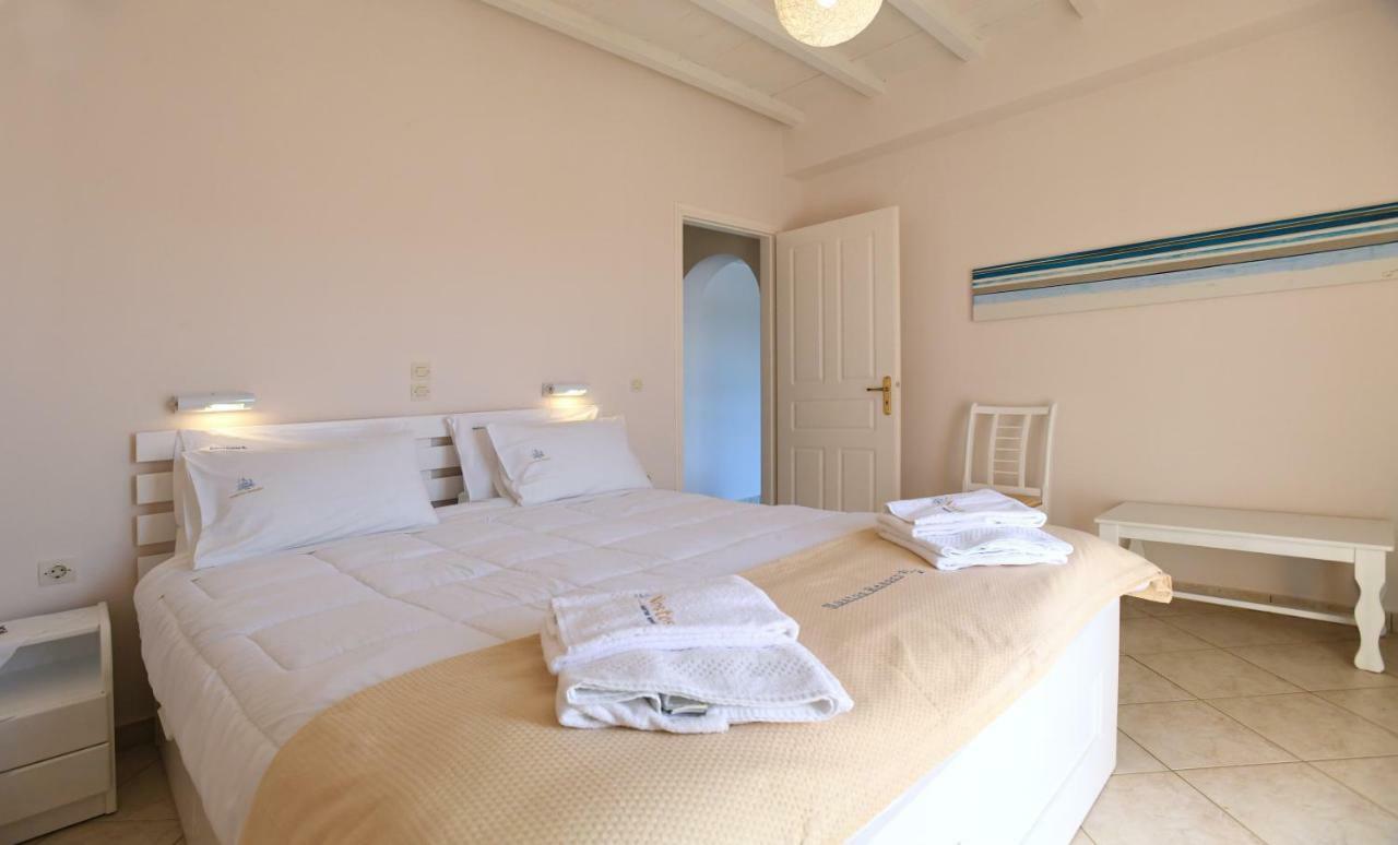 Nostos Beachfront Apartments & Studios Агиос Йоанис Екстериор снимка