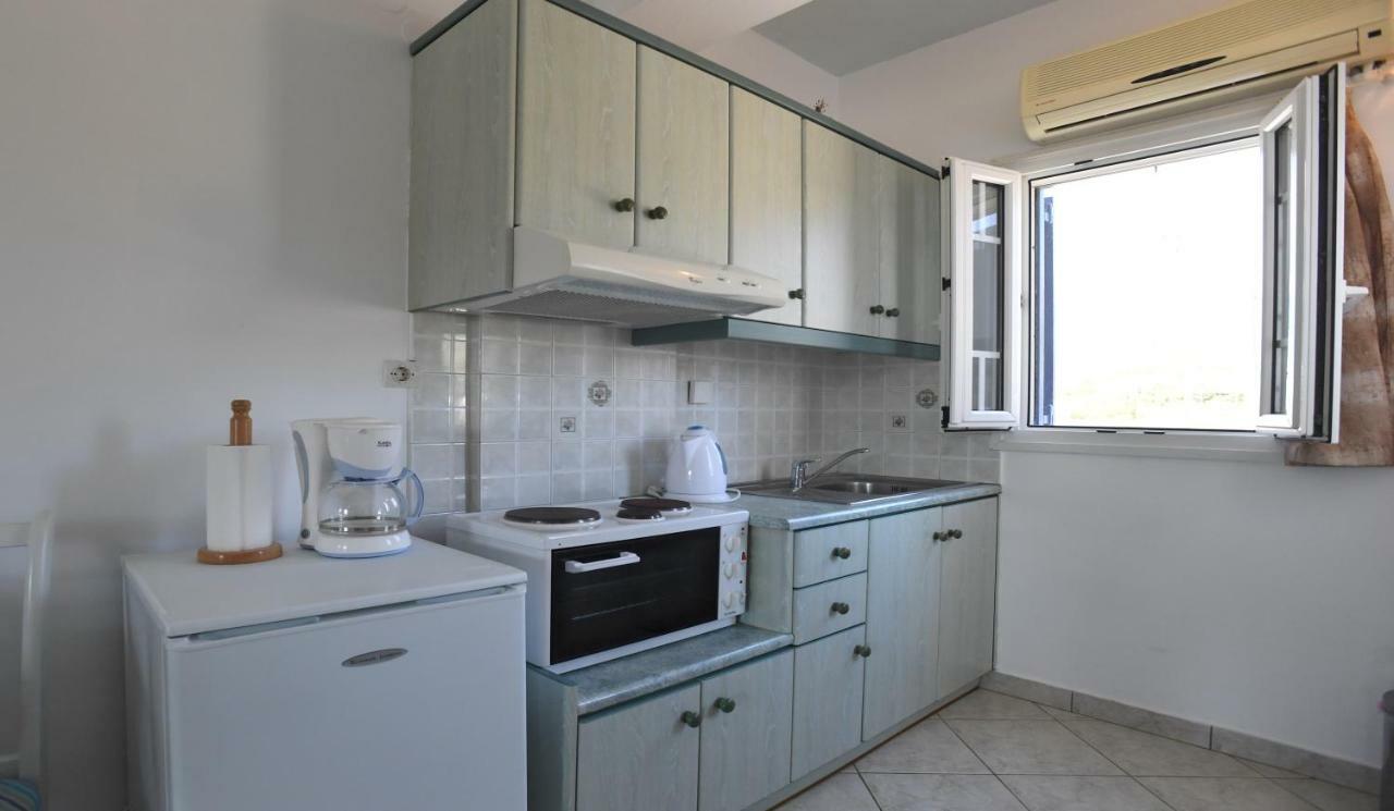 Nostos Beachfront Apartments & Studios Агиос Йоанис Екстериор снимка