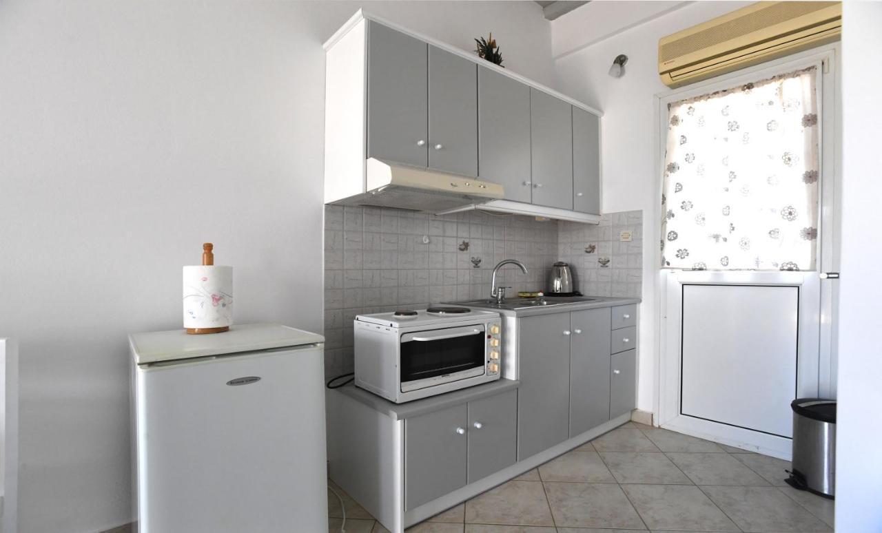 Nostos Beachfront Apartments & Studios Агиос Йоанис Екстериор снимка